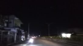 Suasana di SP3 Karang Senang saat lampu padam. (Foto: Kristin Rejang/Sasagupapua.com)