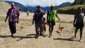 Ketua Komisi IV DPRK Mimika Elinus B. Mom saat kunjungi . (Foto: Istimewa)