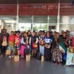Peserta CR25 dari Nabire berfoto bersama usai tiba di Bandara Mozes Kilangin, Timika. (Foto: Kristin Rejang/Sasagupapua.com)
