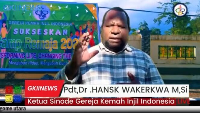 
Ketua Sinode GKII Wilayah II Papua Tengah, Pdt. Dr.Hans Wakerkwa, M.Si