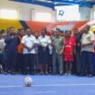 Pembukaan multi event student tingkat SMP dan SMA/SMK se-Kabupaten Mimika. di Gor Futsal Timika yang ditandai dengan memedang bola, Rabu 11 Juni 2025. (Foto: Edwin/sasagupapua.com)