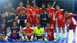 Tim Manchester United Fans timika berpose usai menundukkan tim Indo Barca 2-1 pada laga semifinal. (Foto: Edwin Rumanasen)