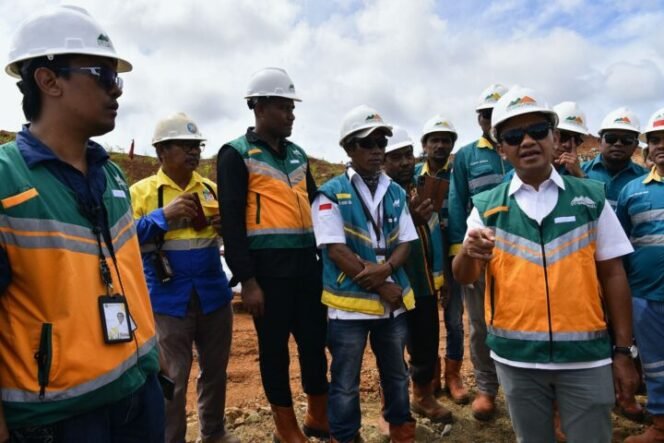 
Bahlil Laida saat berkunjung di Tambang Nikel Gag. (Foto Kementerian ESDM)