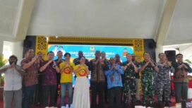 Momen foto bersama saat launching pelayanan program Sa antar ko di RSUD. (Foto: Kristin Rejang/sasagupapua.com)