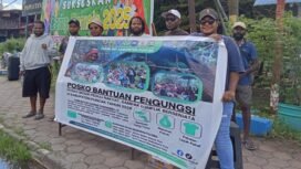 Tim Peduli Kemanusiaan saat melakukan penggalangan dana di pertigaan Budi Utomo-Jalan Cenderawasih. (Foto: Kristin Rejang/Sasagupapua.com)