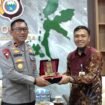 Executive General Manager (EGM) Pertamina Patra Niaga Regional Papua Maluku, Isfahani bersama Wakapolda Maluku Utara, Brigjen Pol. Stephen M. Napiun. (Foto: Ist)