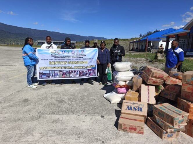 
Tim Peduli Kemanusiaan Sudah Salurkan Bantuan Kepada Pengungsi di Puncak