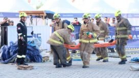 Tim Fire & Rescue PTFI saat melakukan
tindakan evakuasi penyelamatan pada
kompetisi IMERC 2025 di Kawasan Industri
Kariangau Balikpapan, Kalimantan Timur. (Foto: Freeport Indonesia)