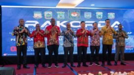 Momen foto bersama dalam kegiatan Rakorda Dukcapil se tanah Papua. (Foto: Humas Pemprov Papua Tengah)