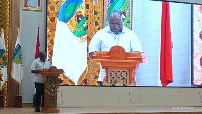 
Gubernur Meki Nawipa saat sambutan, pada Eliminasi Malaria di Ballroom Kantor Gubernur Papua Tengah. (Foto: Edwin Rumanasen)