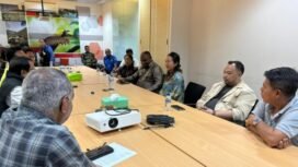 Suasana pertemuan DPRK Mimika Komisi II dengan pihak Telkom dan Telkomsel. (Foto: Istimewa)