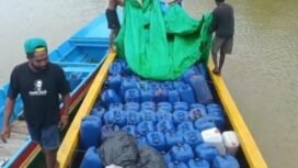 Sembilan Ton Solar yang ditemukan Distrik Mimika Barat Jauh. (Foto: Istimewa)