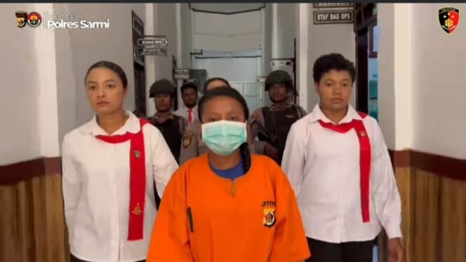 
Penampakan ibu yang membunuh bayinya sendiri di Sarmi. (Foto: Capture Video Humas Polres Sarmi)
