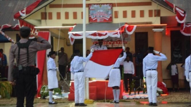 
Upacara HUT Ke-80 RI Pemerintah Distrik Mimika Barat Jauh. (Foto:Ist)