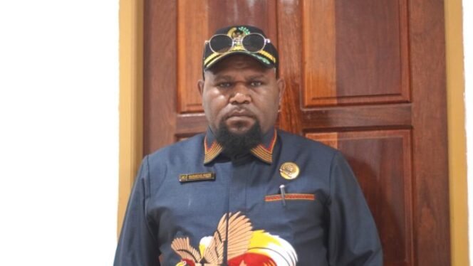 
Ketua Fraksi Khusus DPRP Papua Tengah, Donatus Mote. (Foto: Edwin Rumanasen)