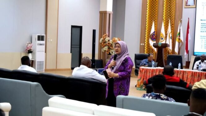 
Kepala Pusat Kurikulum dan Pembelajaran, BSKAP, Kemendikdasmen RI, Dr. Laksmi Dewi, M.Pd. saat pemaparan materi. (Foto: Ist)