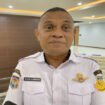 Plt Direktur RSUD Jayapura, dr. Aaron Rumainum ketika diwawancarai. (Foto: Papua.go.id)