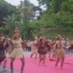 Penari dari Kabupaten Nabire saat menari dalam acara pembukaan FBP di Bandara Lama Nabire, Rabu (3/9/2025).