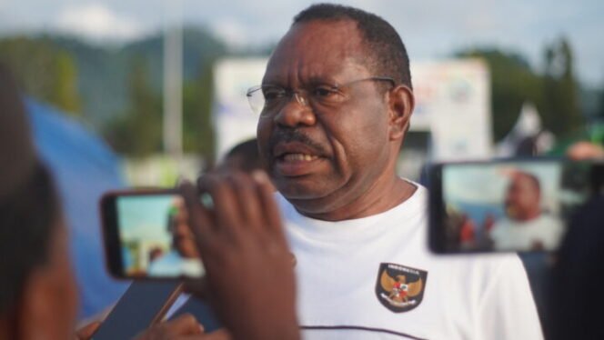 
Bupati Kabupaten Nabire, Mesak Magai