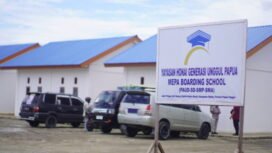 Papan Nama Yayasan Generasi Unggul Papua, MEPA Boarding School. (Foto: Kristin Rejang/Sasagupapua.com)