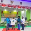 Gubernur Papua Tengah, Meki Nawipa saat acara Musyawarah dan rapat koordinasi Dewan Kesenian Papua Tengah di Aula LPP RRI Nabire, Selasa, (16/9/2025).