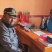 Ketua Fraksi Kelompok Khusus DPRP Papua Tengah, Donatus Mote saat bertemu dengan pihak Disperindag Kabupaten Deiyai. (Foto: Istimewa)