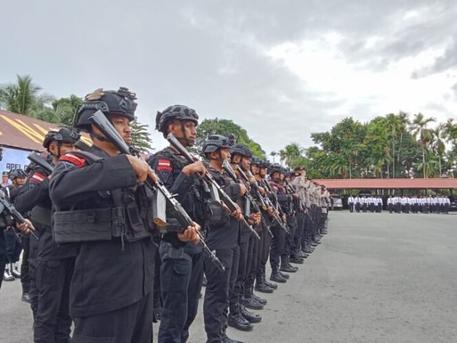 
Personel Kepolisian saat mengikuti apel gabungan. (Foto: Sasagupapua.com)