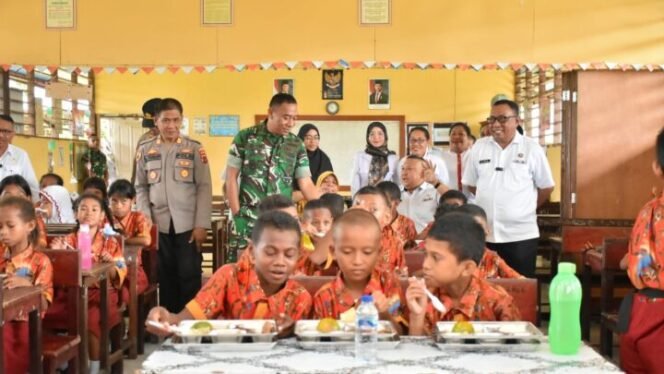 
Suasana launching dapur MBG di Biak Numfor. (Foto: Humas Pro Biak)