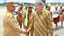Bupati Biak Numfor, Markus Mansembra saat menerima kunjungan Duta Besar Jepang untuk Indonesia, Masaki Yasushi, Selasa (9/9/2025). Foto: Humas Pro Biak