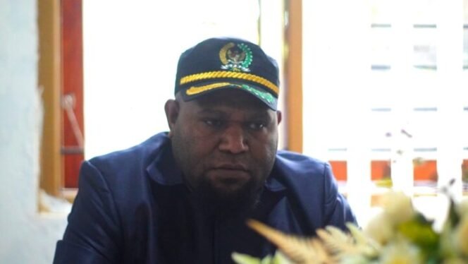 
Ketua Fraksi Khusus DPRP Papua Tengah, Donatus Mote. (Foto:sasagupapua)
