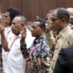 Para saksi ketika mengambil sumpah sebelum sidang. (Foto:mkri.id)