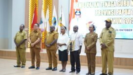 Foto bersama dalam momen pembukaan pelatihan Guru Mapega 3T Provinsi Papua Tengah Tahun 2025. (Foto: Kristin Rejang/Sasagupapua.com)