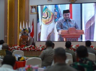 Ketua KPU-RI, Mochammad Afifuddin ketika membawakan highlight Pemilukada tahun 2024, Kamis (30/10/2025). Foto: Kristin Rejang/sasagupapua.com