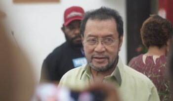 Wakil Dewan Perwakilan Rakyat Republik Indonesia (DPD-RI) Papua Tengah, Yoris Raweyai. (Foto: Kristin Rejang)