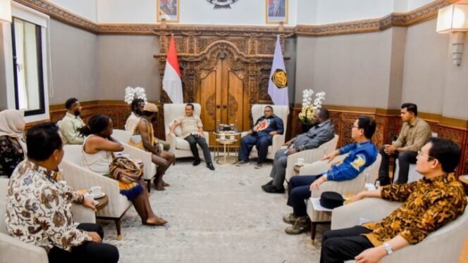 
Momen pertemuan dengan Menteri ESDM RI, Bahlil Lahadalia. (Foto: Istimewa)