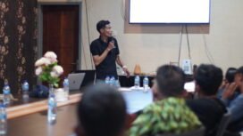 Perwakilan PTT saat sedang menjelaskan progres perbaikan jaringan. (Foto: Kristin Rejang/sasagupapua.com)