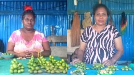 Mama-mama Penjual Pinang di Bundaran Timika Indah. (Foto: Kristin Rejang/sasagupapua)