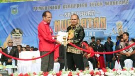 PT Freeport Indonesia menyerahkan
bantuan secara simbolis untuk Yayasan
Pendidikan Kristen (YPK) Gereja Kristen
Injili (GKI) di Wasior, Kabupaten Teluk
Wondama, Papua Barat. Foto: Corcom PT Freeport Indonesia 