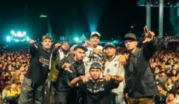 Grup Not Empty saat berfoto di panggung. (Sumber: IG Not Empty)