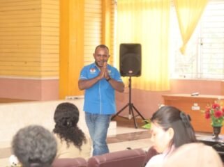 Ketua KNPI Papua Tengah, Yustinus Tebai saat menghadiri kegiatan temu Akbar Forum Pegiat Literasi Papua Tengah, Kamis (27/11/2025). Foto: Yulian Boma for Sasagupapua.com