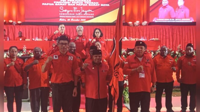 
Foto bersama seluruh Dewan Pimpinan Daerah (DPD) PDI Perjuangan Provinsi Papua Tengah untuk Periode 2025/2029. (Foto: Edwin Rumanasen)