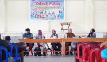 Suasana diskusi publik di Aula KSK yang membahas tentang tambang rakyat, Senin (8/12/2025). Foto: Kristin Rejang/Sasagupapua.com)