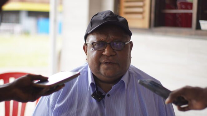 
Wakil Ketua IV DPR Papua Tengah, John Gobai. Foto: Kristin Rejang/sasagupapua.com