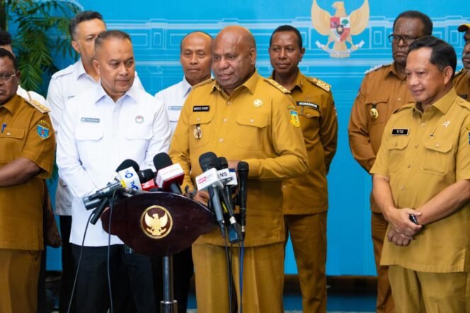 
Gubernur Papua, Matius D. Fakhiri. (Foto: Istimewa)