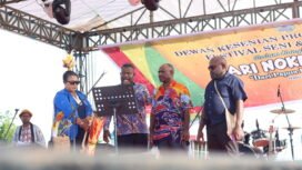 Suasana pembukaan acara festival noken yang berlangsung di Eks Bandara Lama Nabire, Papua Tengah, Jumat (5/12/2025). Foto: Kristin Rejang/Sasagupapua.com