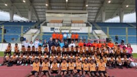 Program Coaching Course digelar untuk
mengembangkan pelatih-pelatih muda
Papua dan anak-anak PFA dengan
memberi wawasan standar internasional,
diikuti seluruh siswa dan manajemen
pelatih. (Foto: Corcom Freeport)