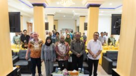 Suasana foto bersama dalam kegiatan Sosialisasi Persiapan Perhitungan Indeks Demokrasi Indonesia (IDI) 2025. (Foto: Humas Pemprov Papua Tengah)