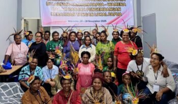 Momen Foto bersama Tim Dekranasda Intan Jaya dan Labewa Fashion di Wamena. (Foto: FB- Agusta Bunai)