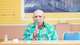 Kepala Suku Mee Papua Tengah, Melkias Muyapa saat menyampaikan pidato perdananya, Minggu (21/12/2025). Foto: Kristin Rejang/sasagupapua.com