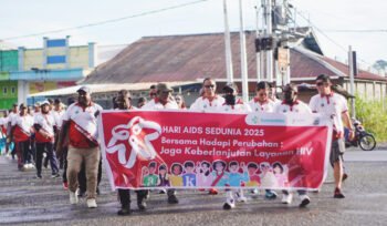 Suasana jalan santai memperingati hari AIDS sedunia di Nabire, Papua Tengah, Sabtu (6/12/2025). Foto: Kristin Rejang/sasagupapua.com